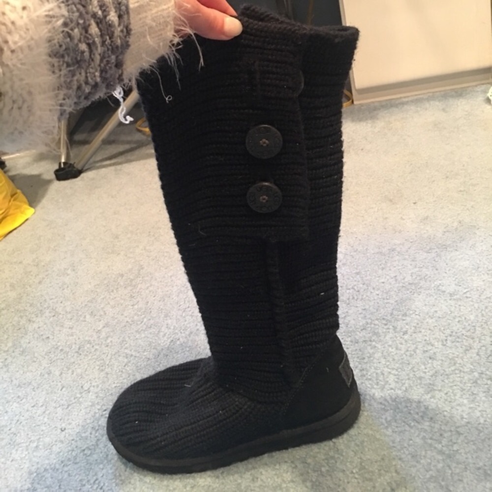 EUC sweater UGGS